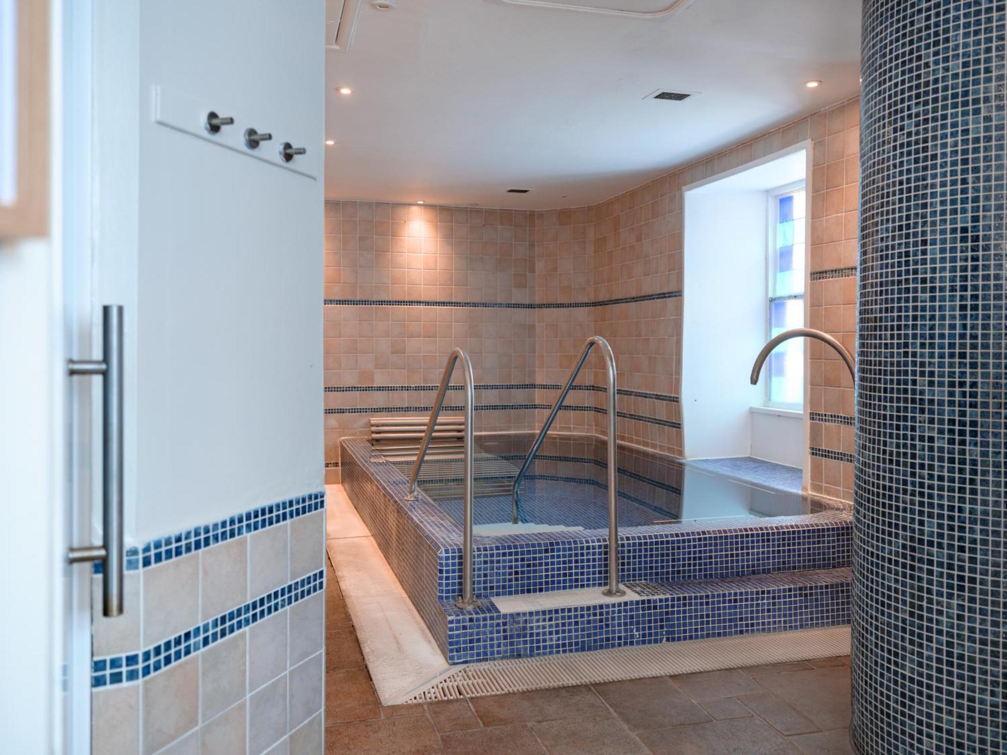 Dalhousie Castle Hotel y Aqueous Spa Bonnyrigg Exterior foto